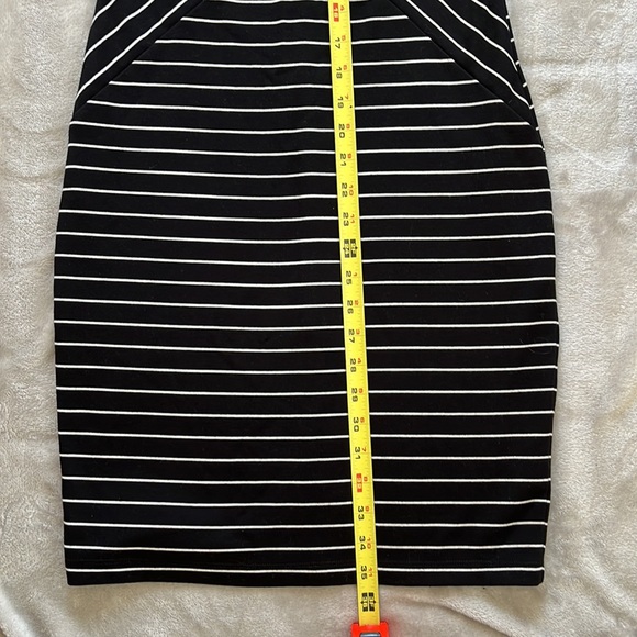 STRIPEDDRESS - black and white striped dress waist detail XS - Picture 5 of 7